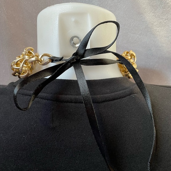 Gold chain choker necklace. - Picture 8 of 10